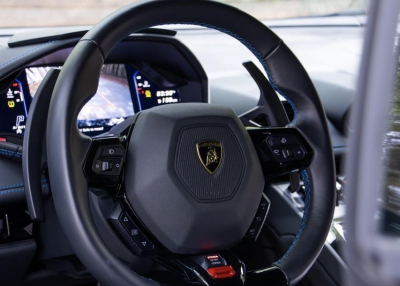 Rent Lamborghini Huracan Evo in Dubai