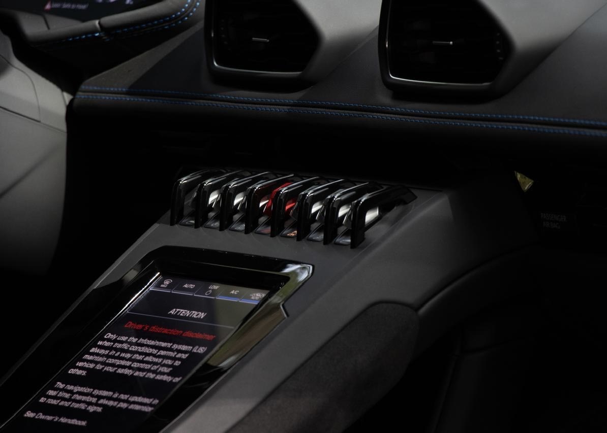 Rent Lamborghini Huracan Evo in Dubai