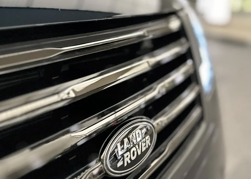 Rent Range Rover Vogue SV in Dubai