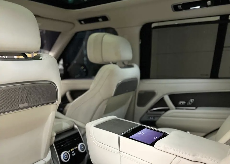 Rent Range Rover Vogue SV in Dubai