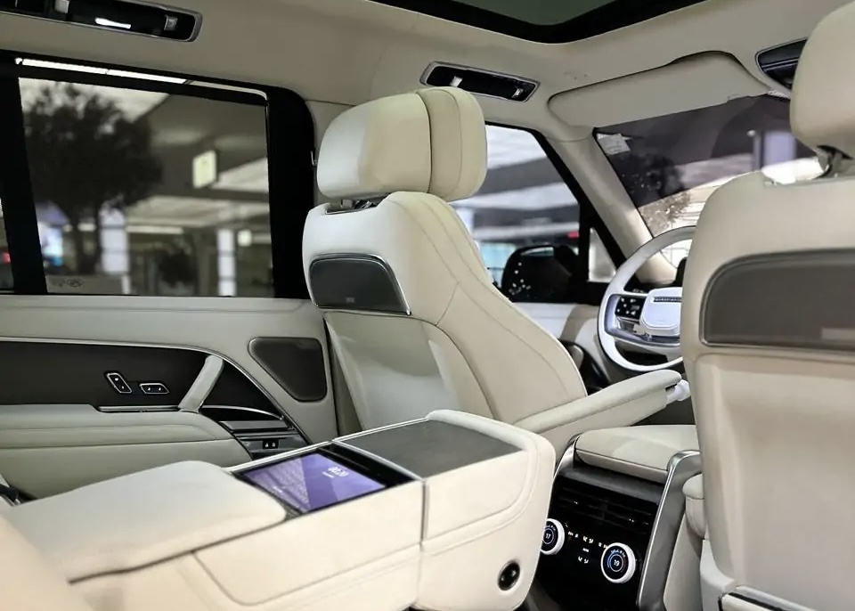 Rent Range Rover Vogue SV in Dubai