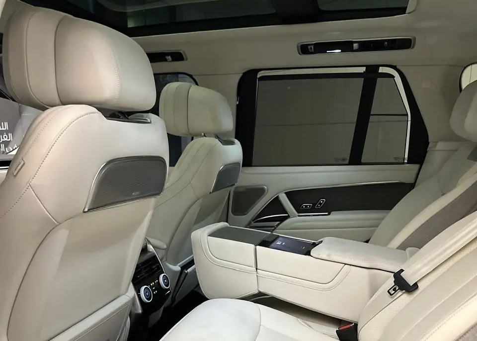 Rent Range Rover Vogue SV in Dubai